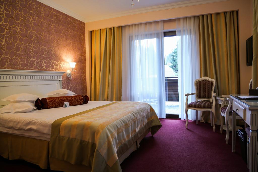 Hotel Foisorul Cu Flori Sinaia Exteriér fotografie
